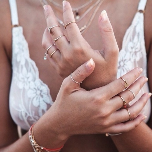 Anthropologie Jewelry - Beautiful Dainty Gold Leaf & Diamond